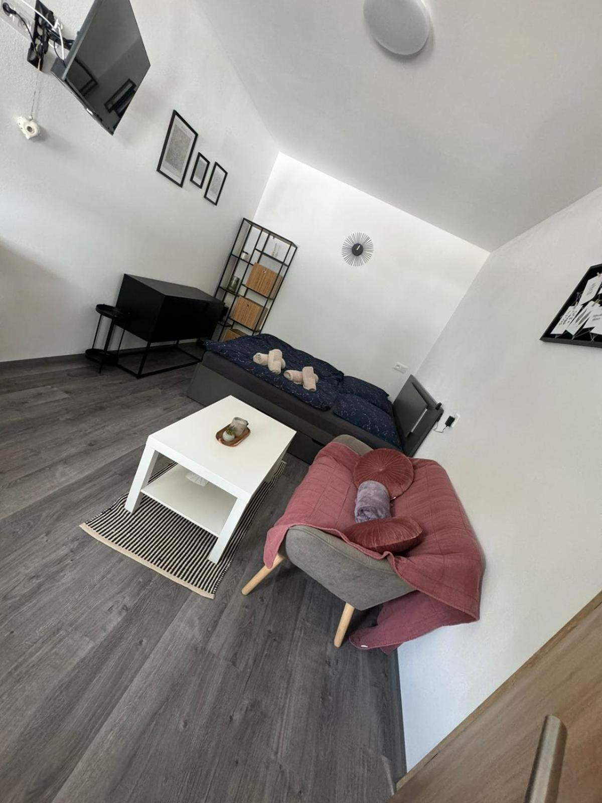Hobiti Apartman - Sam Rathschlag Buitenkant foto