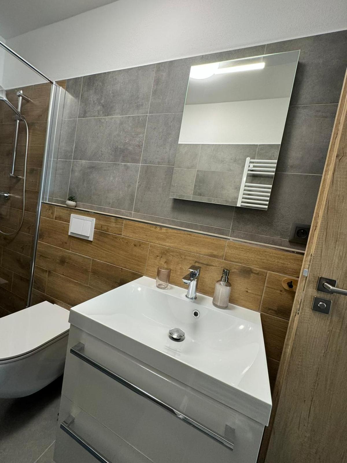 Hobiti Apartman - Sam Rathschlag Buitenkant foto